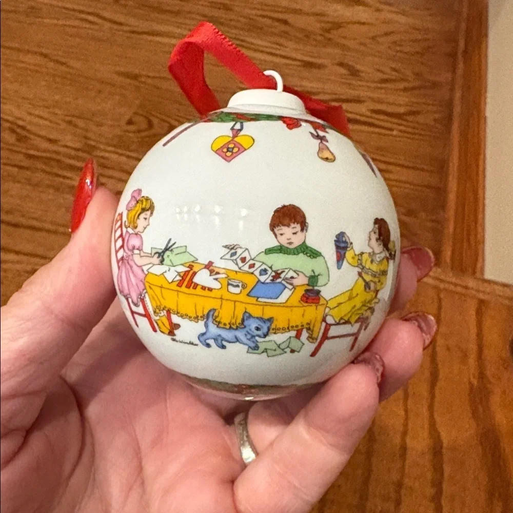 Hutschenreuther 1999 limited edition Christmas ball bell Ornament Set porcelain